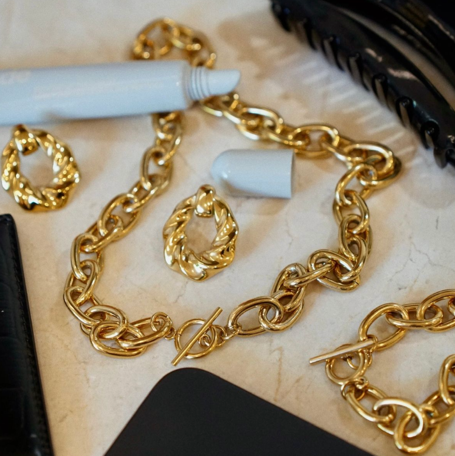 ALLEGRA CHUNCKY OVAL TOGGLE NECKLACE