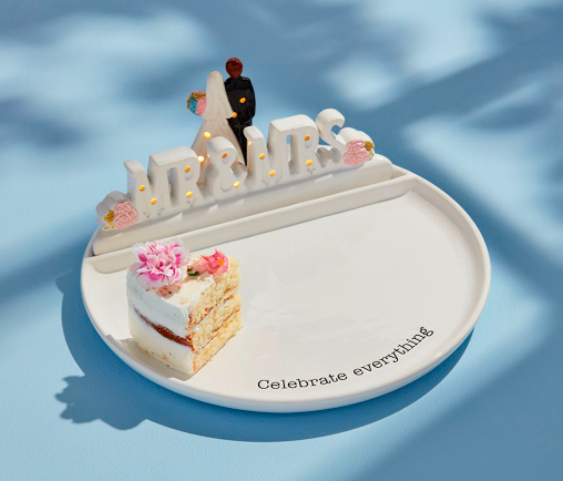 MR & MRS LARGE SCENE SITTER