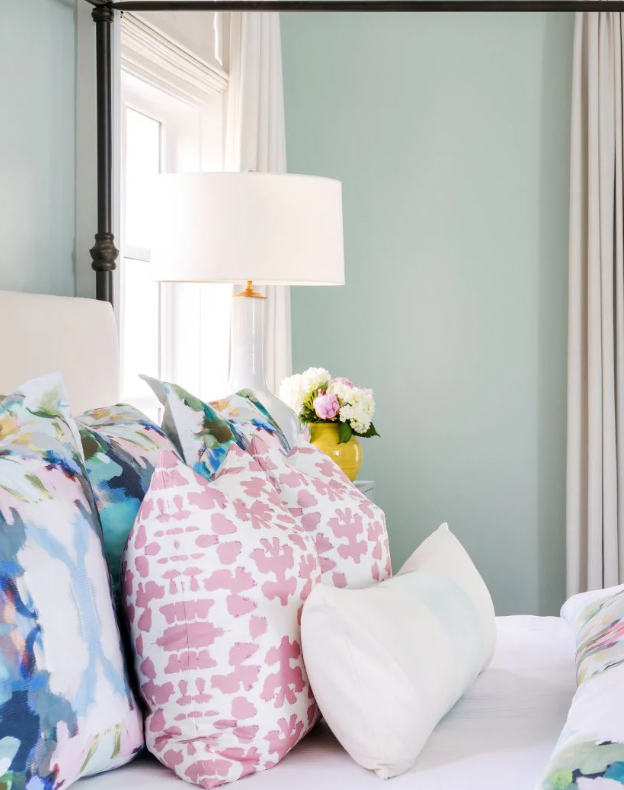 THROW PILLOW 22x22 | CHINTZ ROSE