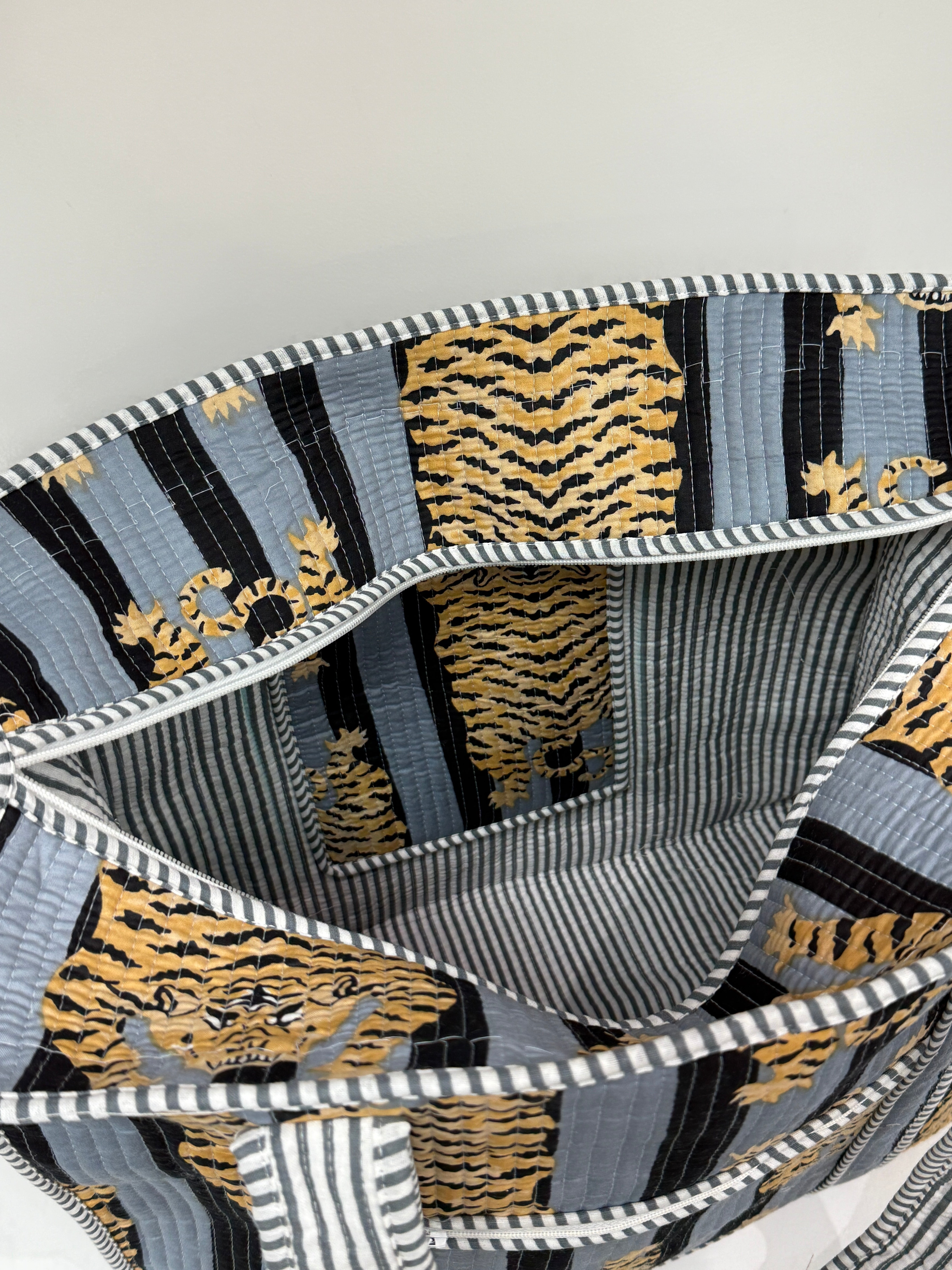 TIGER TOTE