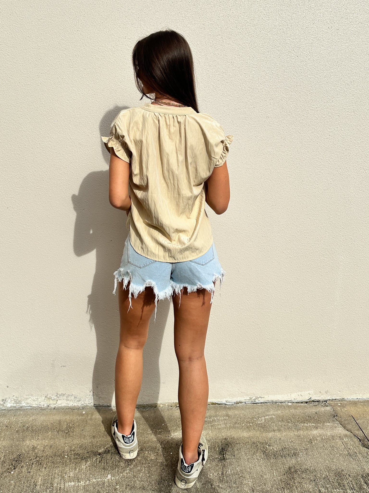 FLUTTER SLEEVE BLOUSE