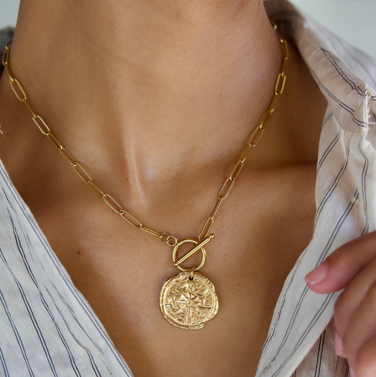 ASHER COMPASS PENDANT TOGGLE NECKLACE